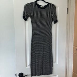 Comfortable stripe dress midi size S but stretchy can fit a medium size also